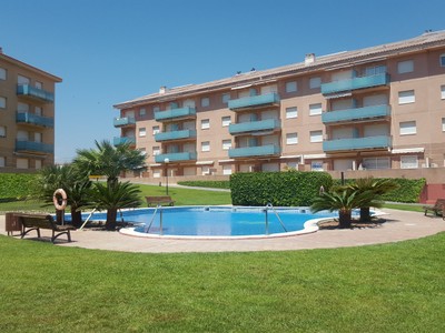 Apartamento en alquiler vacacional en Lampolla, con 4 dormitorios, 2 baños, 2 plazas de garaje, balcón y terraza