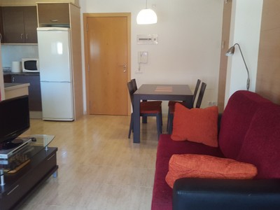 Apartamento en alquiler vacacional en Lampolla, con 1 dormitorio, baño, plaza de garaje y balcón
