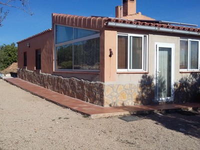 Finca rústica en venta en Lampolla, con 4 dormitorios, baño, terraza y terreno