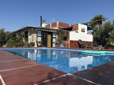 Finca rústica en venta en Lampolla, con 3 dormitorios, baño, trastero y terraza