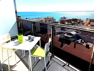 Apartamento en alquiler vacacional en Lampolla, con 2 dormitorios, 2 baños, plaza de garaje y terraza