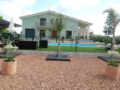 Casa en venta en Deltebre, con 5 dormitorios, 2 baños, plaza de garaje y terreno