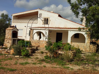 Finca rústica en venta en Camarles, con 3 dormitorios, 2 baños, balcón y terraza