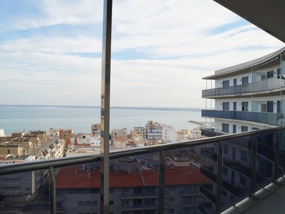 Apartamento en alquiler vacacional en Lampolla, con 2 dormitorios, baño, plaza de garaje y balcón