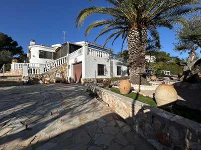 Casa en venta en Lampolla, con 3 dormitorios, 2 baños, plaza de garaje y 3 terrazas