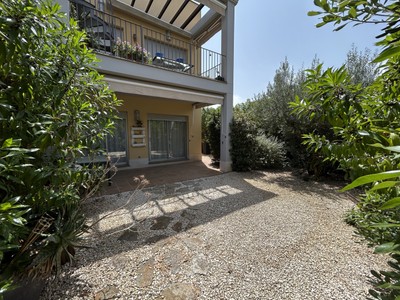 Piso en venta en Lampolla, con 2 dormitorios, baño, plaza de garaje, trastero y terreno