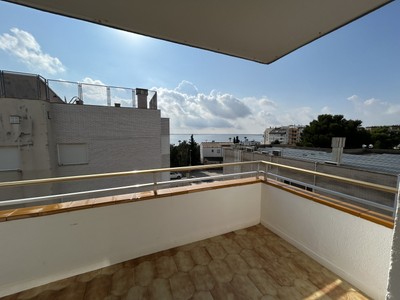 Piso en venta en Lampolla, con 3 dormitorios, baño, plaza de garaje, trastero y terraza
