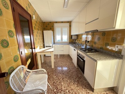 Piso en alquiler en Camarles, con 3 dormitorios, baño, balcón y terraza