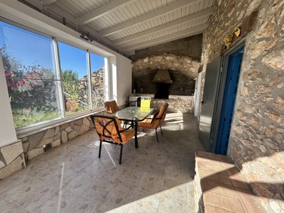 Finca rústica en venta en Tortosa, con 2 dormitorios, baño, trastero y terreno