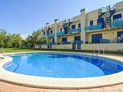 Adosado en venta en Ampolla, con 3 dormitorios, 2 baños y plaza de garaje