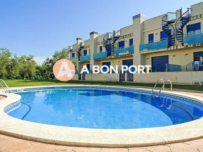 Adosado en venta en Ampolla, con 3 dormitorios, 2 baños y plaza de garaje