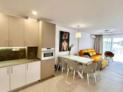 Apartamento en venta en Arona, Playa Las Americas, con 2 dormitorios, baño y terraza