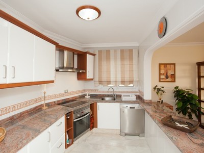 Apartamento en venta en Santiago Del Teide, Puerto Santiago, con 2 dormitorios, 2 baños, plaza de garaje, trastero y terraza