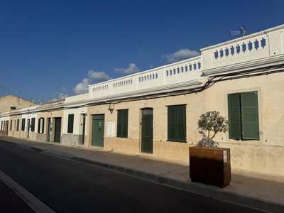 Casa en permuta en Mahón, Casas Ateneo, con 4 dormitorios, baño, plaza de garaje, trastero y terreno