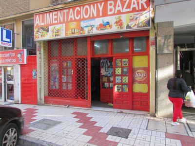 Local comercial en venta en Málaga, Huelin, con 3 dormitorios, baño y trastero