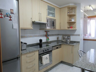 Piso en venta en Sada, con 3 dormitorios, 2 baños, plaza de garaje y trastero