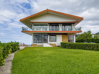 Chalet en venta en Bakio, San Pelaio, con 6 dormitorios, 3 baños, 2 plazas de garaje, trastero, terraza y terreno