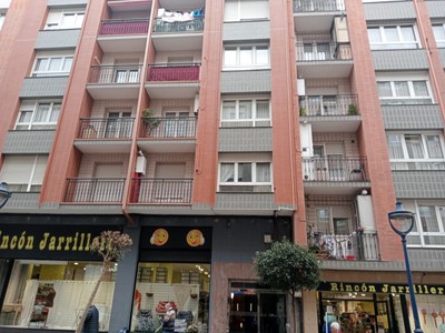Piso en venta en Portugalete, General Castaños, con 3 dormitorios, baño, trastero y balcón