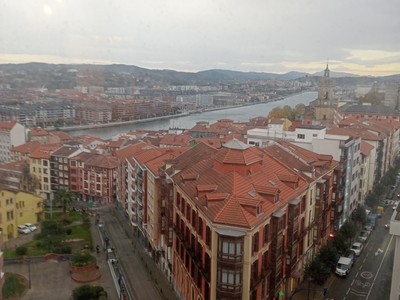 Piso en venta en Portugalete, Carlos Vii, con 5 dormitorios, baño y 2 terrazas