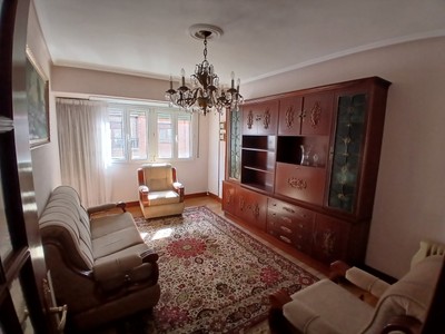 Piso en venta en Portugalete, Gipuzkoa, con 3 dormitorios, baño, trastero y balcón