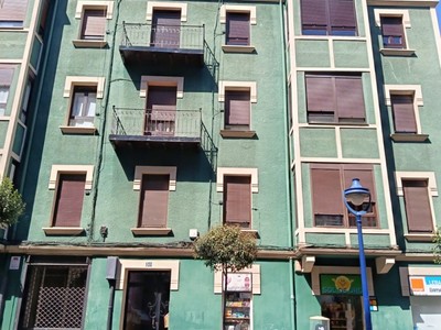 Piso en venta en Portugalete, Centro, con 2 dormitorios, baño y balcón