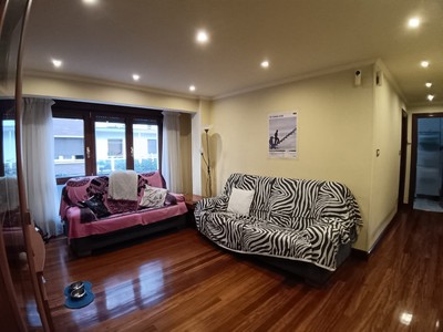Piso en venta en Portugalete, Centro, con 2 dormitorios, baño y trastero