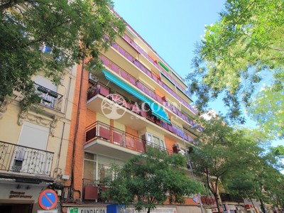Piso en venta en Madrid, Chamberí Rios Rosas, con 5 dormitorios, 2 baños y terraza