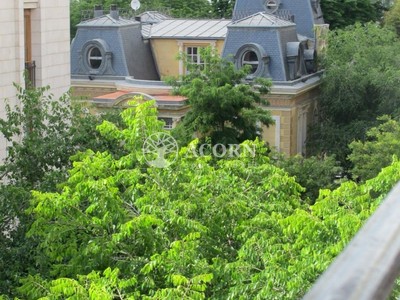 Piso en venta en Madrid, Salamanca Castellana, con 3 dormitorios, 3 baños, aseo, trastero y 3 balcones