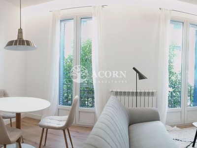 Piso en venta en Madrid, Ibiza, Retiro, con 3 dormitorios, 2 baños y balcón