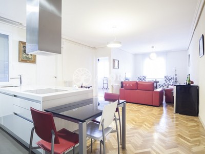Piso en venta en Madrid, Ibiza, Retiro, con 3 dormitorios, 2 baños y plaza de garaje