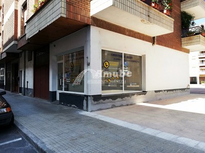 Locales en venta en Azkoitia, Bizkargi Kalea, con aseo, plaza de garaje y trastero