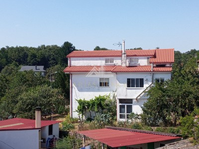 Casa en venta en Chantada, Santa Mariña, con 6 dormitorios, 2 baños, trastero y terreno