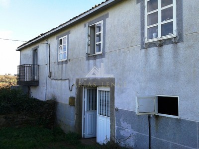 Casa en venta en Rodeiro, Vilela, con 3 dormitorios, baño, trastero y terreno