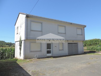 Casa en venta en Boimorto, Dormea, con 4 dormitorios, baño, aseo y terreno