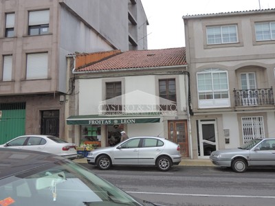 Casa en venta en Melide, Centro, con terreno