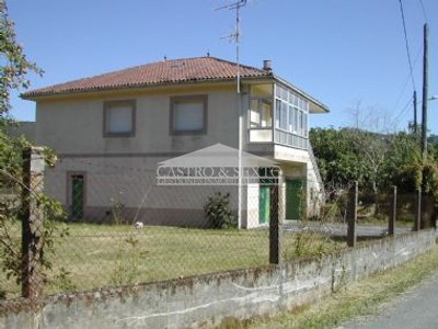 Casa en venta en Toques, Paradela, con 3 dormitorios, 2 baños, 2 plazas de garaje y terraza