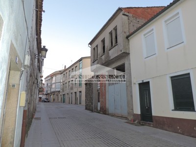 Casa para restaurar en venta en Melide