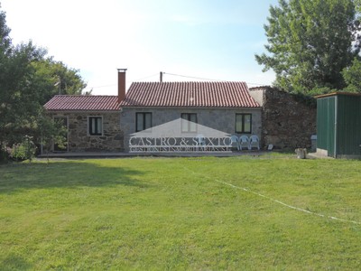 Casa en venta en Melide, Leboreiro, con 3 dormitorios y baño