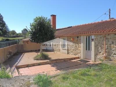 Casa en venta en Vilasantar, Liñares, con 4 dormitorios y baño