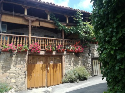 Casa rústica en venta en Cabezón De Liébana, con 4 dormitorios, 2 baños y terraza