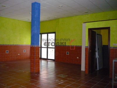 Locales en venta en Zamudio, con baño