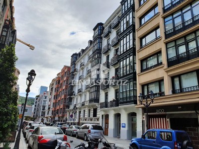 Piso en alquiler en Bilbao, Ensanche-ercilla, con 2 dormitorios, baño y aseo