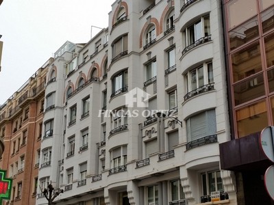 Ático en alquiler en Bilbao, Indautxu-rdz. Arias, con 2 dormitorios y baño