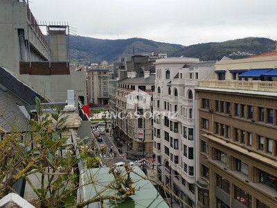 Ático en venta en Bilbao, Ensanche-alda. Recalde, con 3 dormitorios, 2 baños y terraza