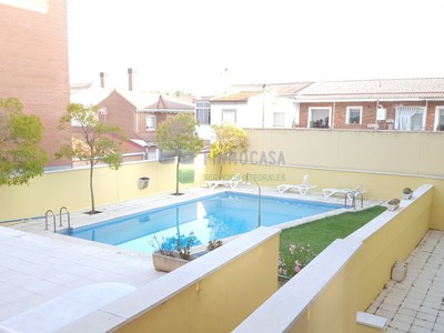 Duplex en venta en Overuela, con 2 dormitorios, 2 baños, plaza de garaje y trastero