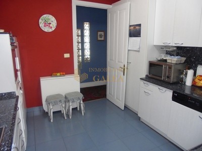 Piso en venta en Getxo, Avda. Basagoiti, con 3 dormitorios, baño y balcón