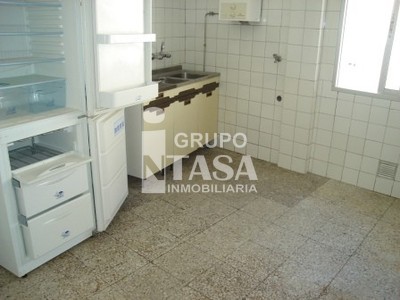 Piso en venta en Zamora, La Feria, con 3 dormitorios y baño