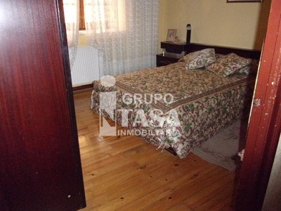 Casa en venta en Zamora, Casco Antiguo, con 3 dormitorios, baño, plaza de garaje y terraza