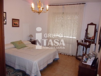 Chalet en venta en Zamora, con 3 dormitorios y 2 baños