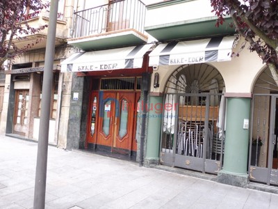 Lonja en venta en Gernika, Centro, con 2 aseos